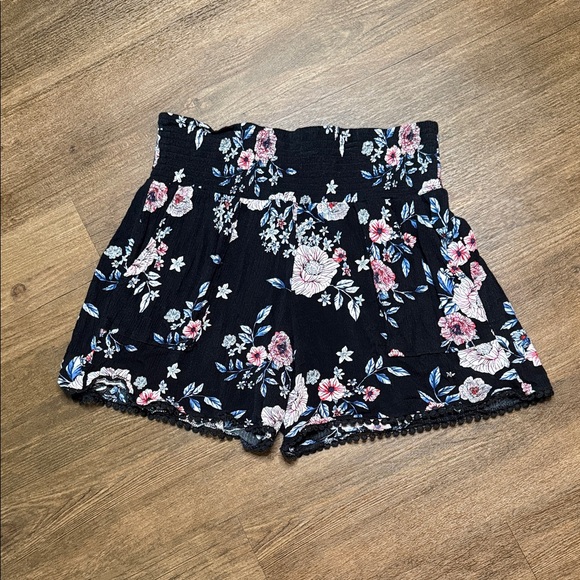 Three Dots Black Floral High Waist Shorts Pull On - Picture 1 of 5